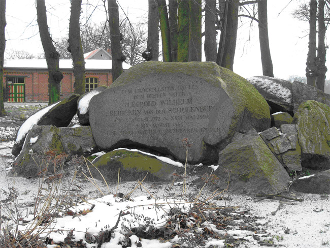 Bereits 1838 wurde dieser „Sagenstein“ als Denkmal verwendet, Priemern; Foto: L. Mittag